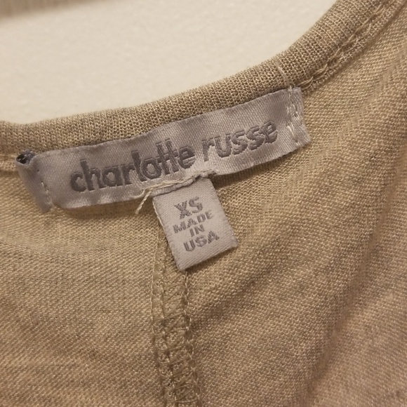 Gray, flowy t shirt with gold heart - Picture 7 of 8